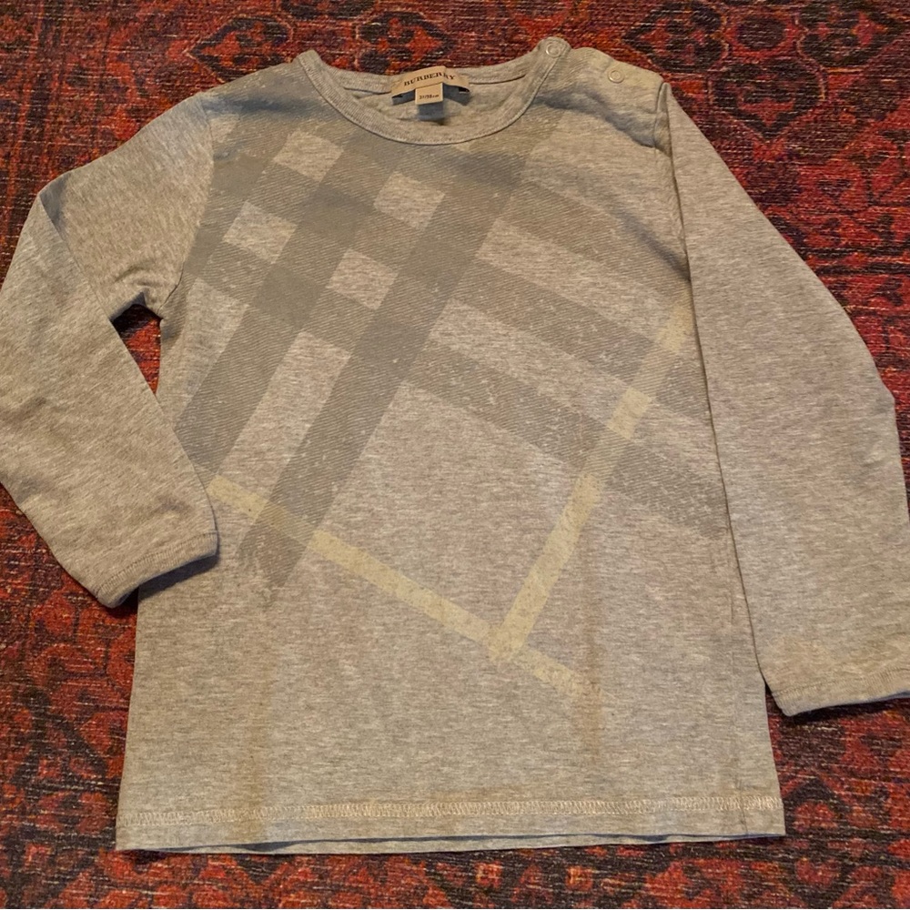 Burberry t-shirt
